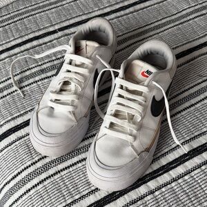 Nike Court Legacy Lift Sneaker - Women's